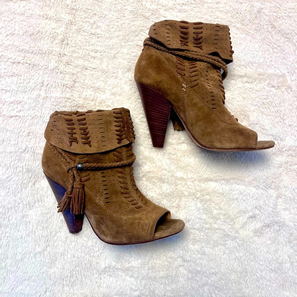 Dolce Vita Maddox Bootie - Picture 2 of 7